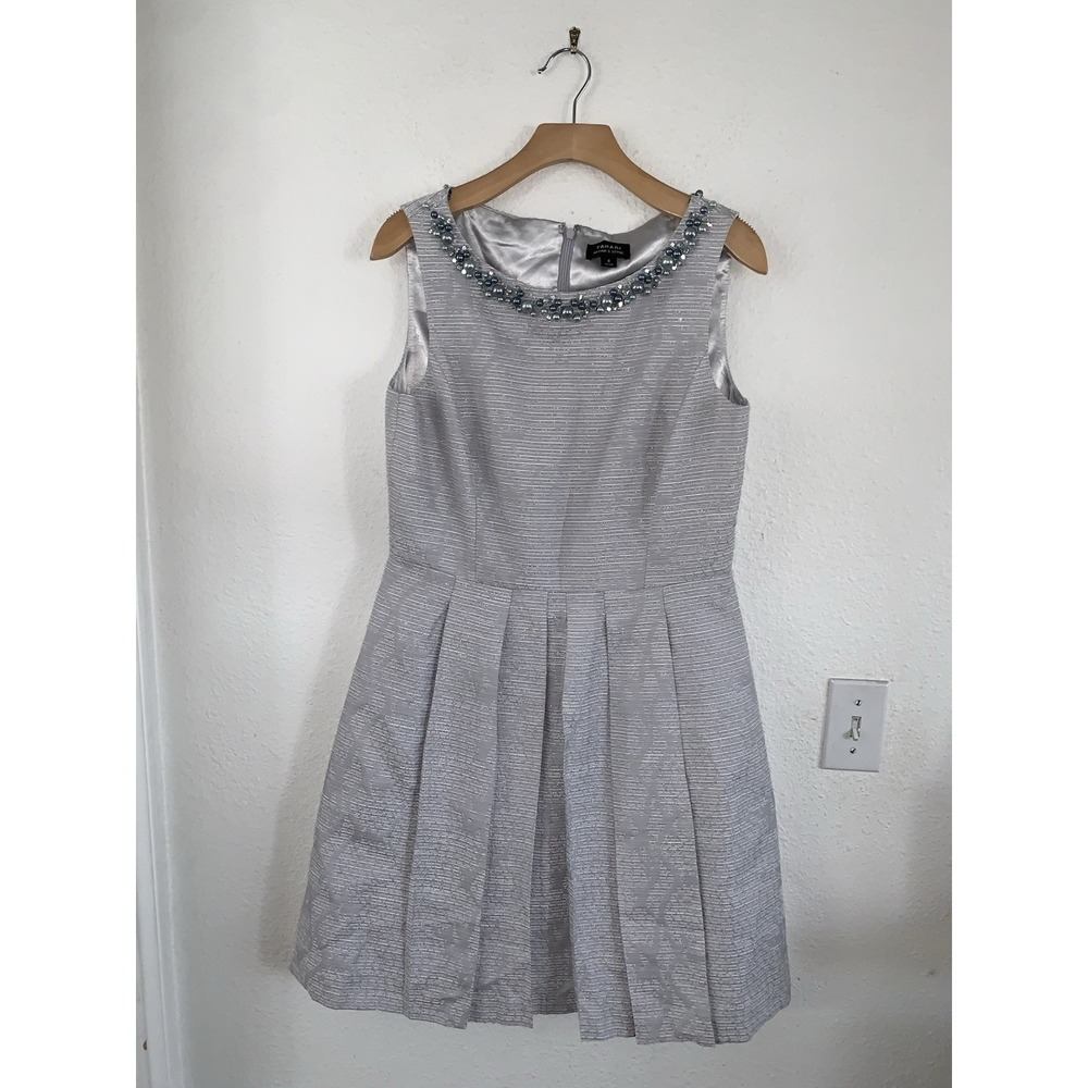 Tahari sz 8‎ Holiday beaded neck sleeveless sparkly  dress